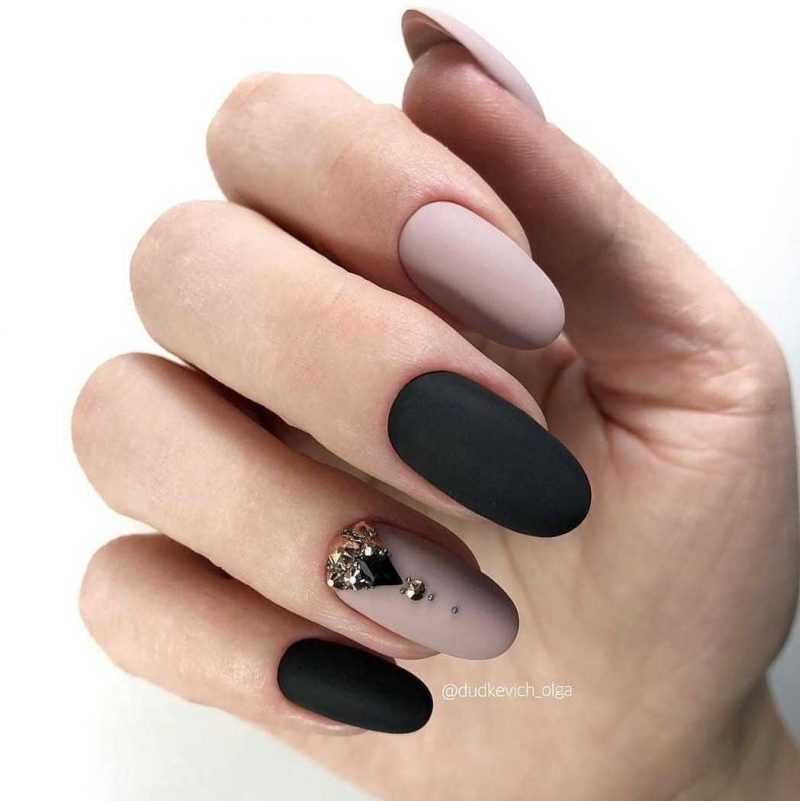 black-nails-81