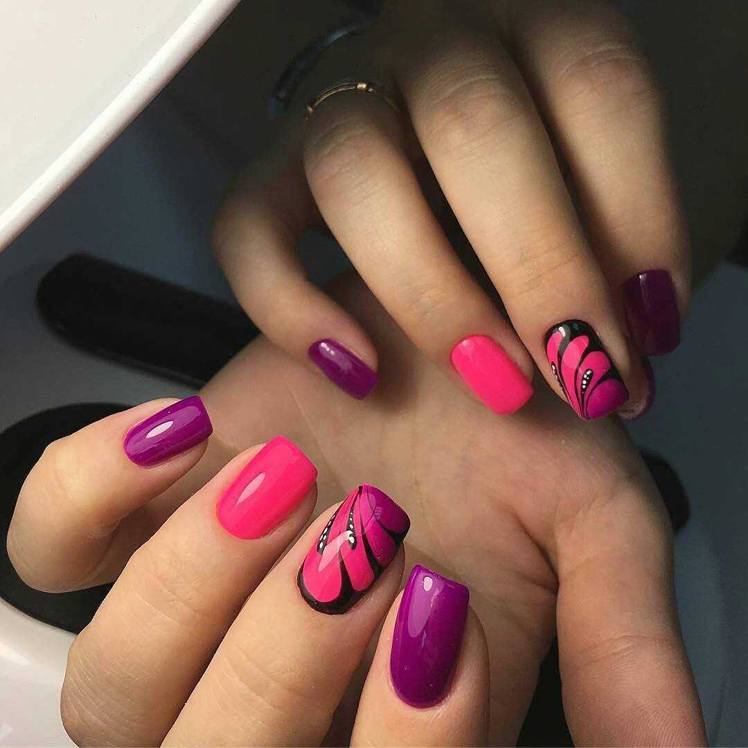 фіолетові нігті з рожевим
