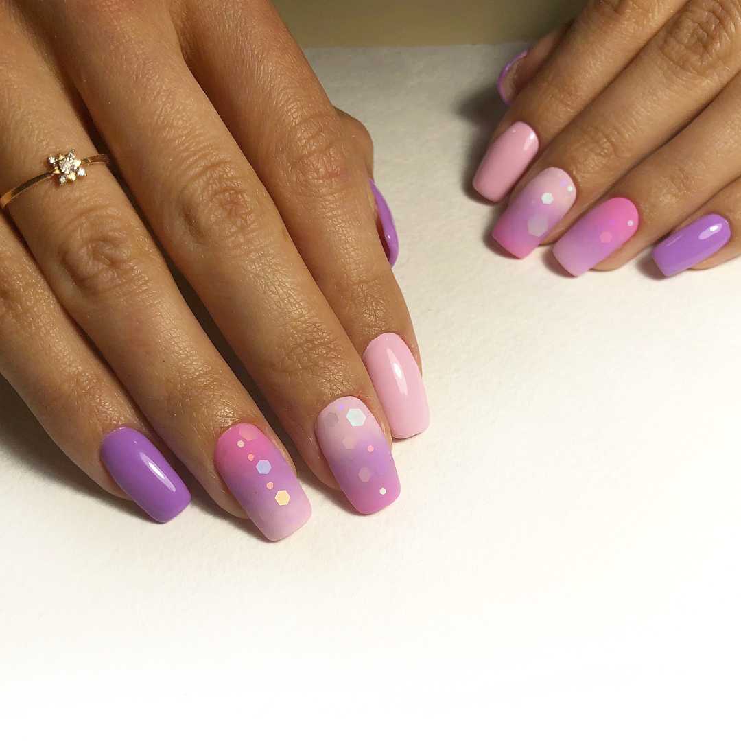 бузково-фіолетові нігті