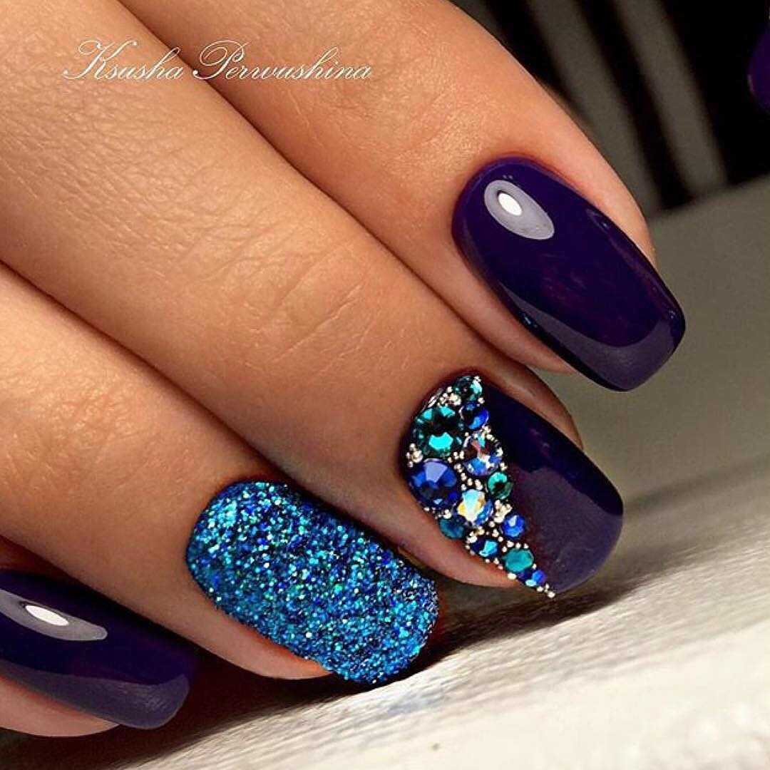 фіолетові нігті з бірюзовим