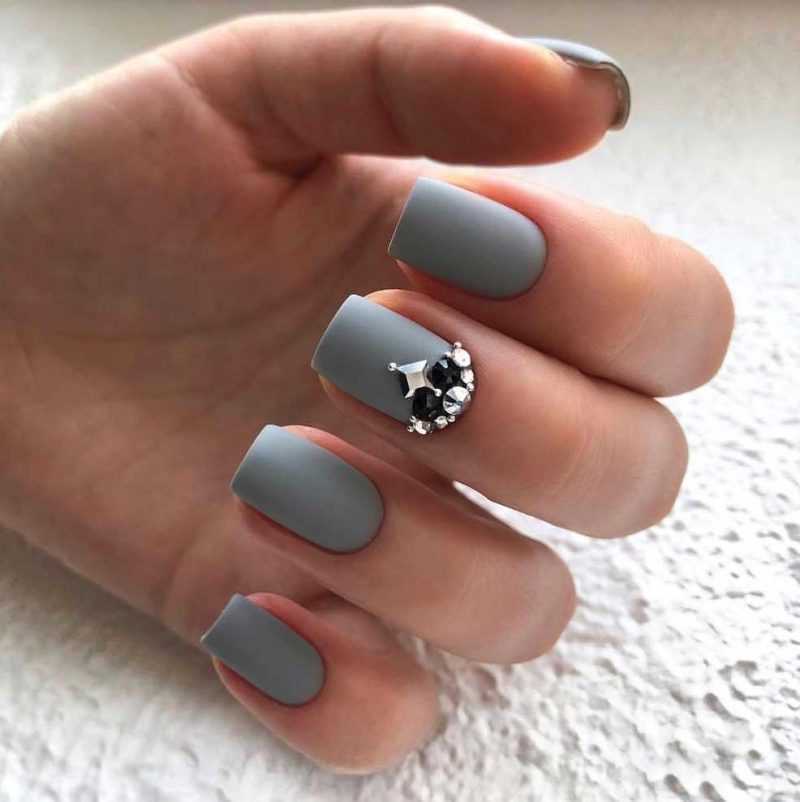 grey-nail-11